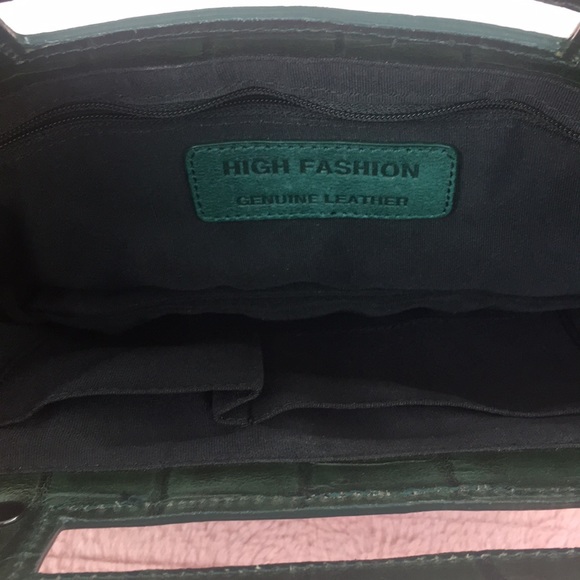 Host Pick! 💎 Green Clutch with Croc Texture, Handbag, Alligator - Picture 9 of 12